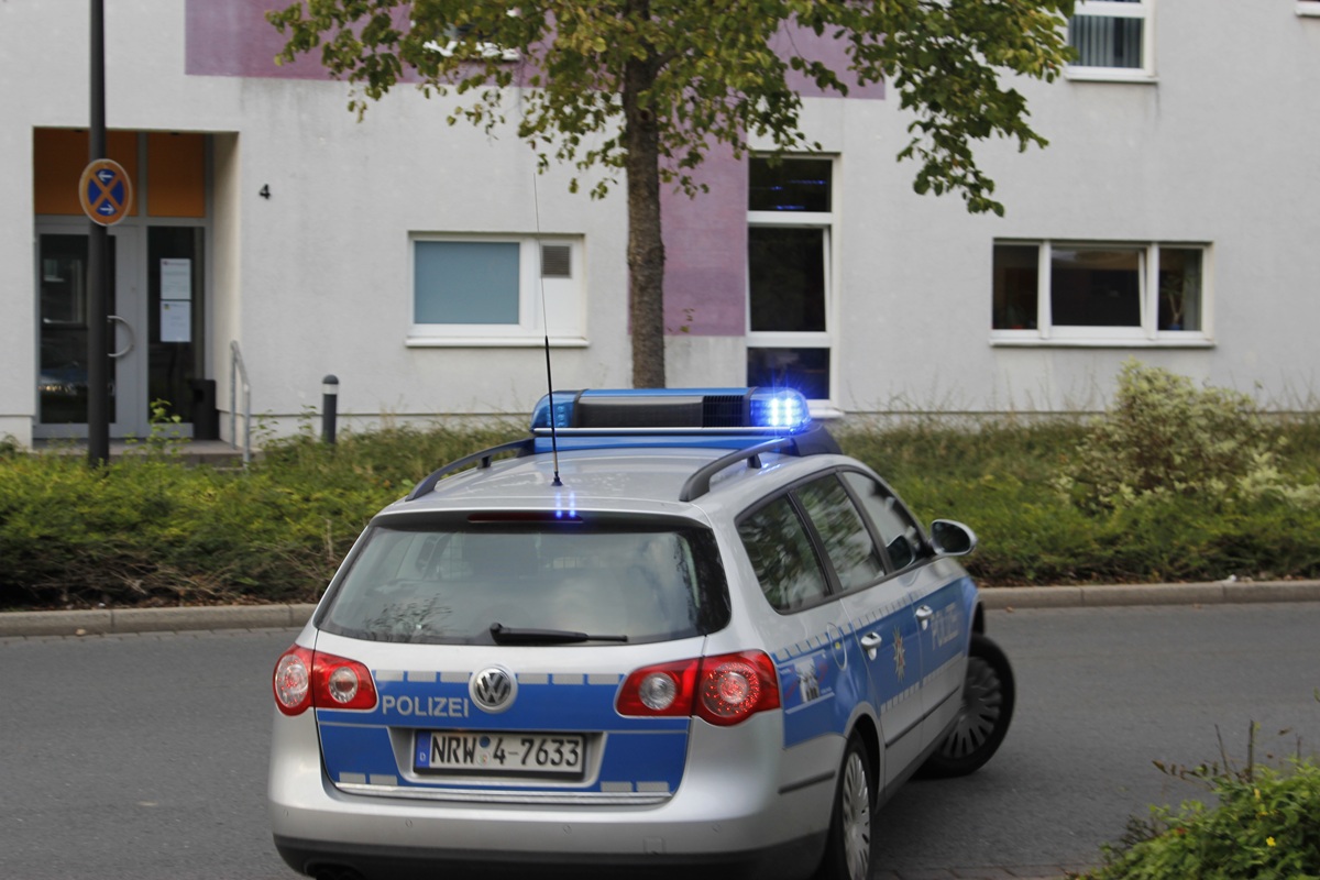 Dortmunder kommt auf Karlstraße von der Fahrbahn ab
